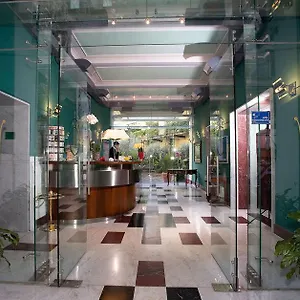 4* Hotell Ateneo Garden Palace