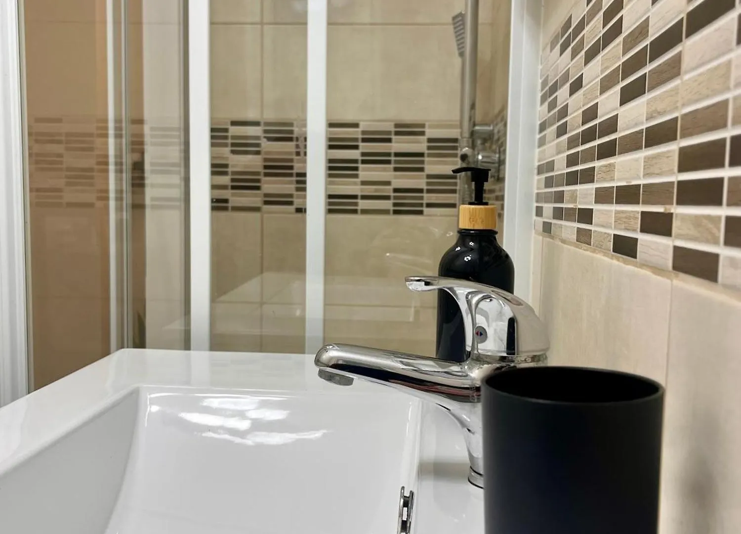 Aquarihome 6 Apartment Rome